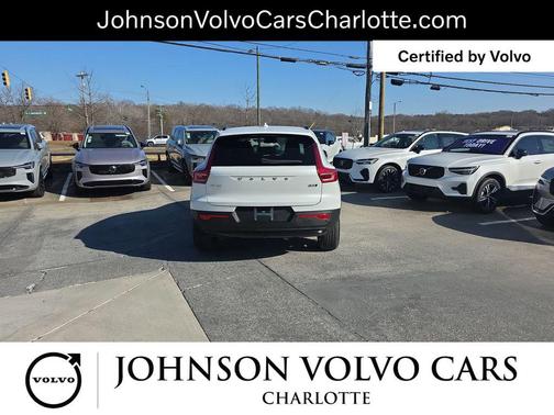 2025 Volvo XC40 B5 Plus Dark Theme