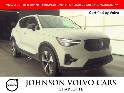 2025 Volvo XC40 B5 Plus Dark Theme