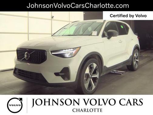 2025 Volvo XC40 B5 Plus Dark Theme