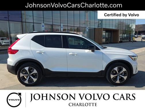 2025 Volvo XC40 B5 Plus Dark Theme