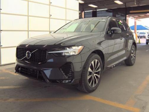 2025 Volvo XC60 B5 Plus