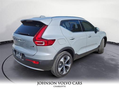 2025 Volvo XC40 B5 Core Bright Theme