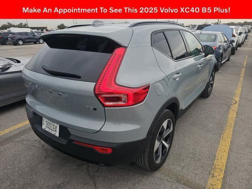 2025 Volvo XC40 B5 Plus Dark Theme