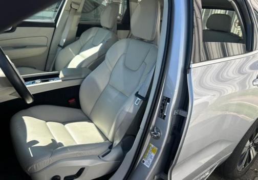 2023 Volvo XC60 Recharge Plug-In Hybrid T8 Plus Bright Theme