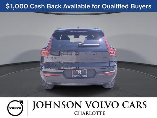 Onyx Black 2026 Volvo XC40 Black Edition Ultra, B5 AWD Gas (mild hybrid)