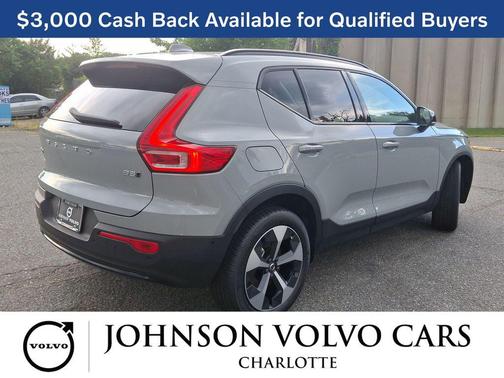 2026 Volvo XC40 Plus, B5 AWD Gas (mild hybrid), Dark