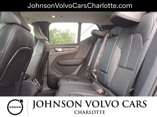 2026 Volvo XC40 Plus, B5 AWD Gas (mild hybrid), Dark