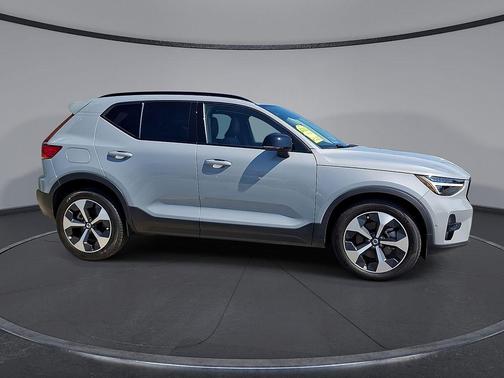 Vapour Grey Metallic 2026 Volvo XC40 Plus, B5 AWD Gas (mild hybrid), Dark