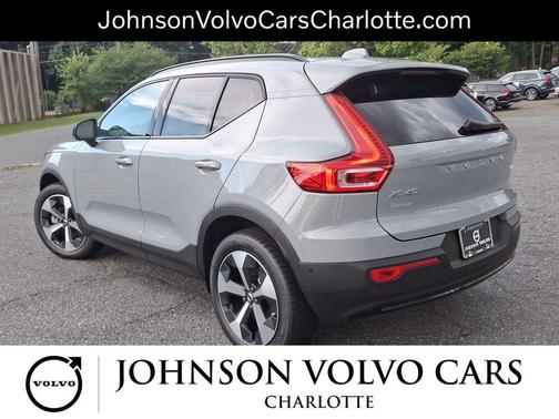 2026 Volvo XC40 Plus, B5 AWD Gas (mild hybrid), Dark