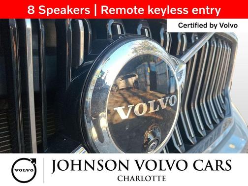 2025 Volvo XC40 B5 Plus Bright Theme