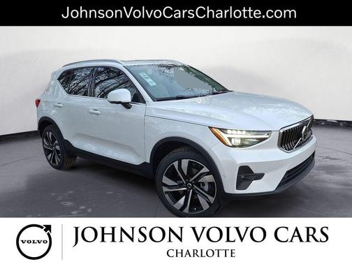 2025 Volvo XC40 B5 Ultra Bright Theme