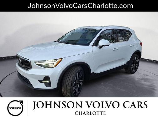 2025 Volvo XC40 B5 Ultra Bright Theme