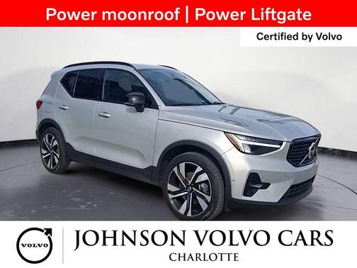 2025 Volvo XC40 B5 Plus Dark Theme
