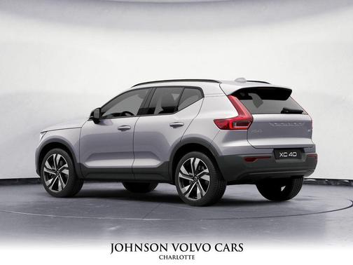2025 Volvo XC40 B5 Plus Dark Theme