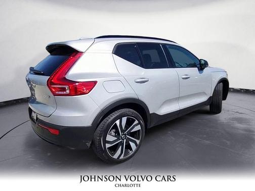 2025 Volvo XC40 B5 Plus Dark Theme