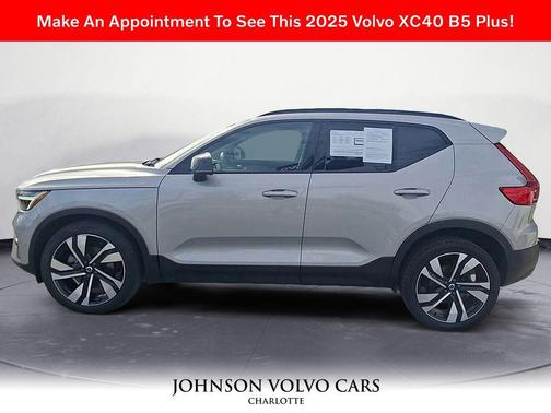 2025 Volvo XC40 B5 Plus Dark Theme