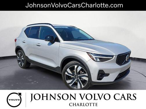 2025 Volvo XC40 B5 Plus Dark Theme