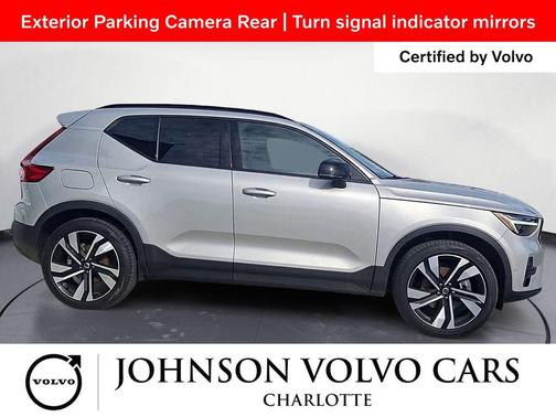 2025 Volvo XC40 B5 Plus Dark Theme