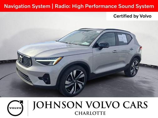 2025 Volvo XC40 B5 Plus Dark Theme