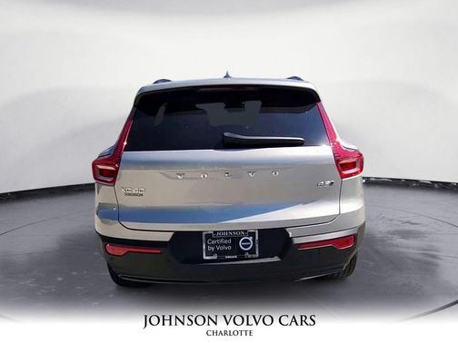 2025 Volvo XC40 B5 Plus Dark Theme