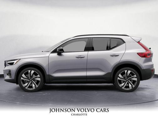 2025 Volvo XC40 B5 Plus Dark Theme