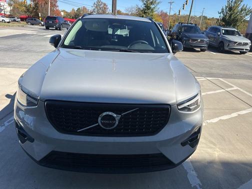 2025 Volvo XC40 B5 Plus Dark Theme