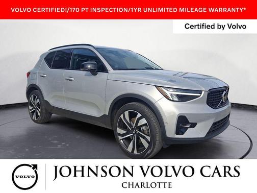 2025 Volvo XC40 B5 Plus Dark Theme