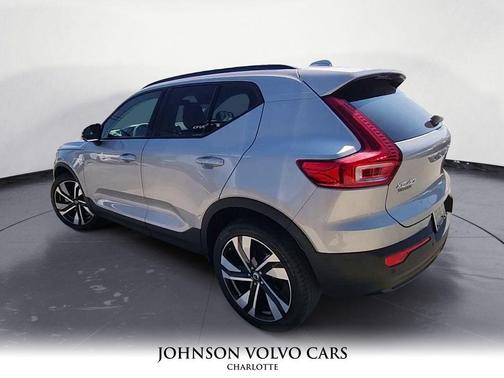 2025 Volvo XC40 B5 Plus Dark Theme