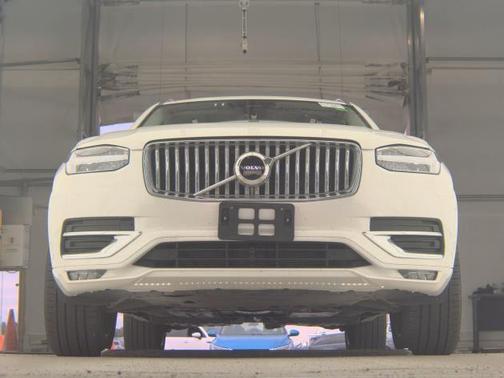 2025 Volvo XC90 B5 Core