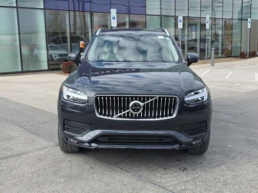 2022 Volvo XC90 T5 Momentum