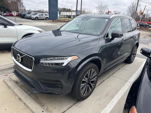 2022 Volvo XC90 T5 Momentum