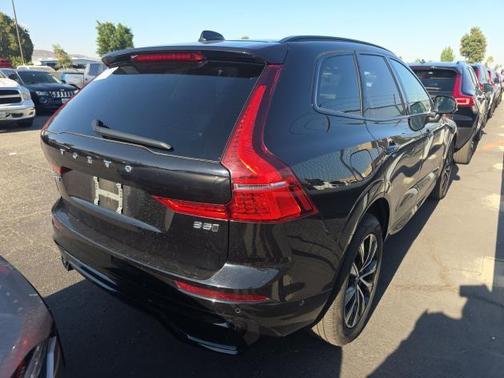 2025 Volvo XC60 B5 Plus