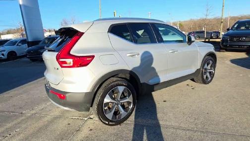 2023 Volvo XC40 B5 Plus Bright Theme