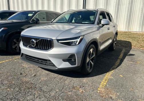 2023 Volvo XC40 B5 Plus Bright Theme