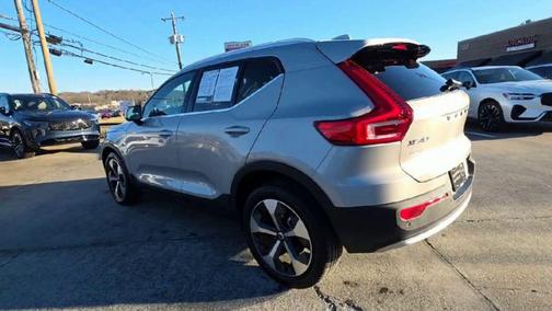 2023 Volvo XC40 B5 Plus Bright Theme