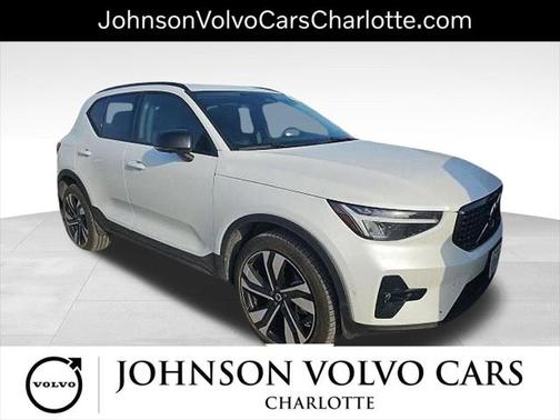 2025 Volvo XC40 B5 Plus Dark Theme