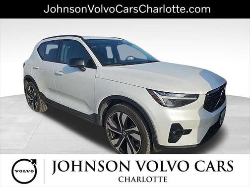 2025 Volvo XC40 B5 Plus Dark Theme