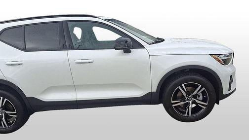 2026 Volvo XC40 B5 Core