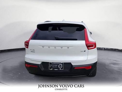 2025 Volvo XC40 B5 Plus Dark Theme