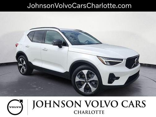 2025 Volvo XC40 B5 Plus Dark Theme