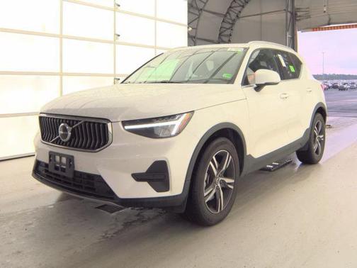 2025 Volvo XC40 B5 Plus Dark Theme