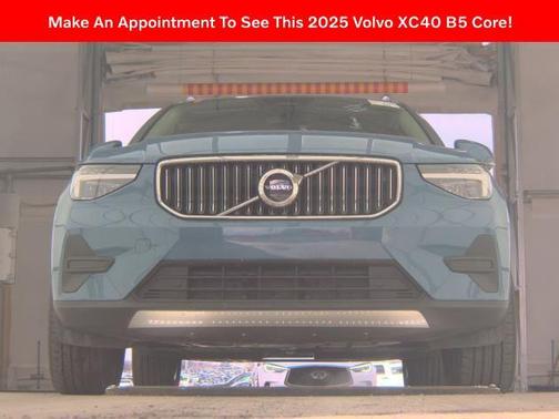 2025 Volvo XC40 B5 Core Bright Theme