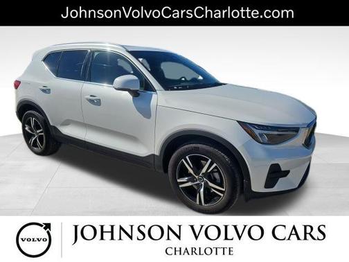 2025 Volvo XC40 B5 Core Bright Theme
