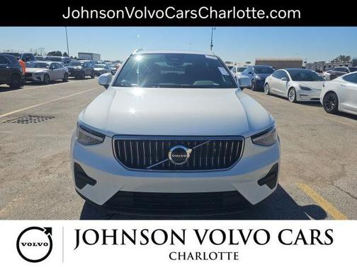 2025 Volvo XC40 B5 Core Bright Theme