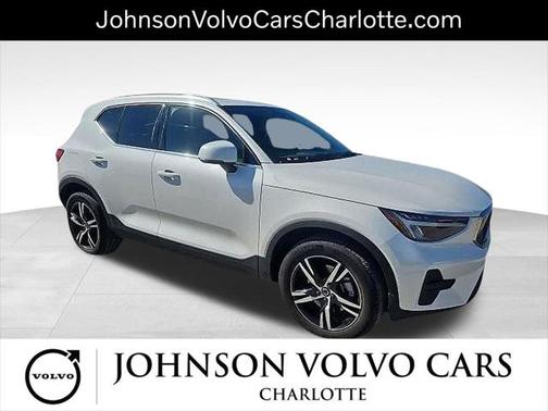 2025 Volvo XC40 B5 Core Bright Theme