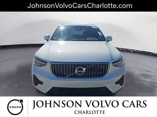 2025 Volvo XC40 B5 Core Bright Theme