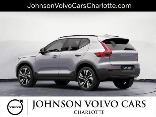 2025 Volvo XC40 B5 Plus Dark Theme