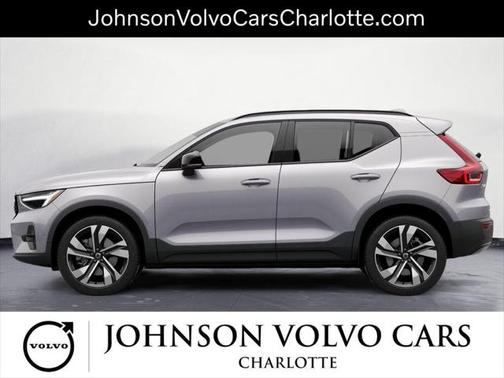 2025 Volvo XC40 B5 Plus Dark Theme