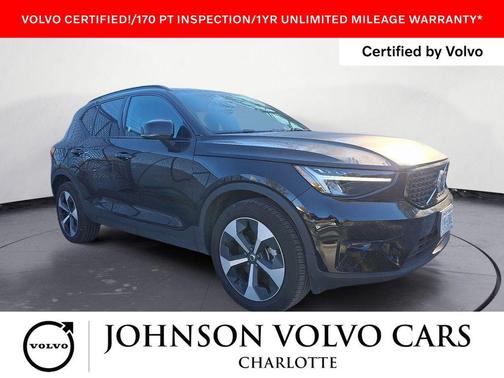 2025 Volvo XC40 B5 Plus Dark Theme