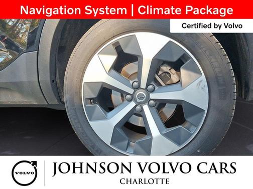 2025 Volvo XC40 B5 Plus Dark Theme